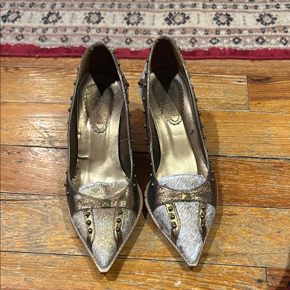 Chic Women's Brown and Gold Studded Heels